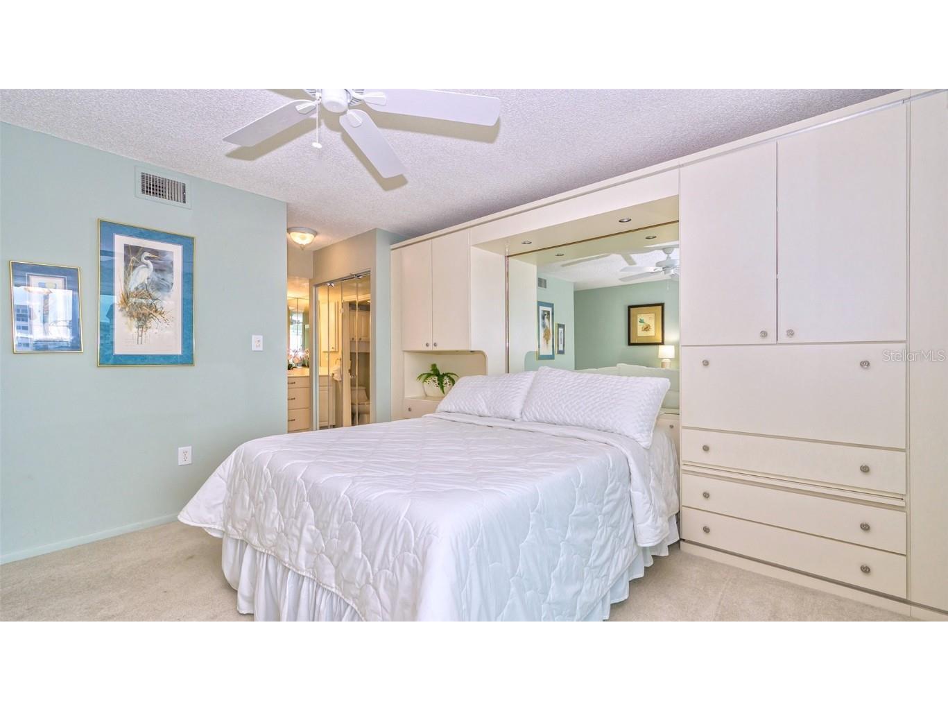 1200 E Peppertree Lane #305 Sarasota FL 34242 A4639567 image22