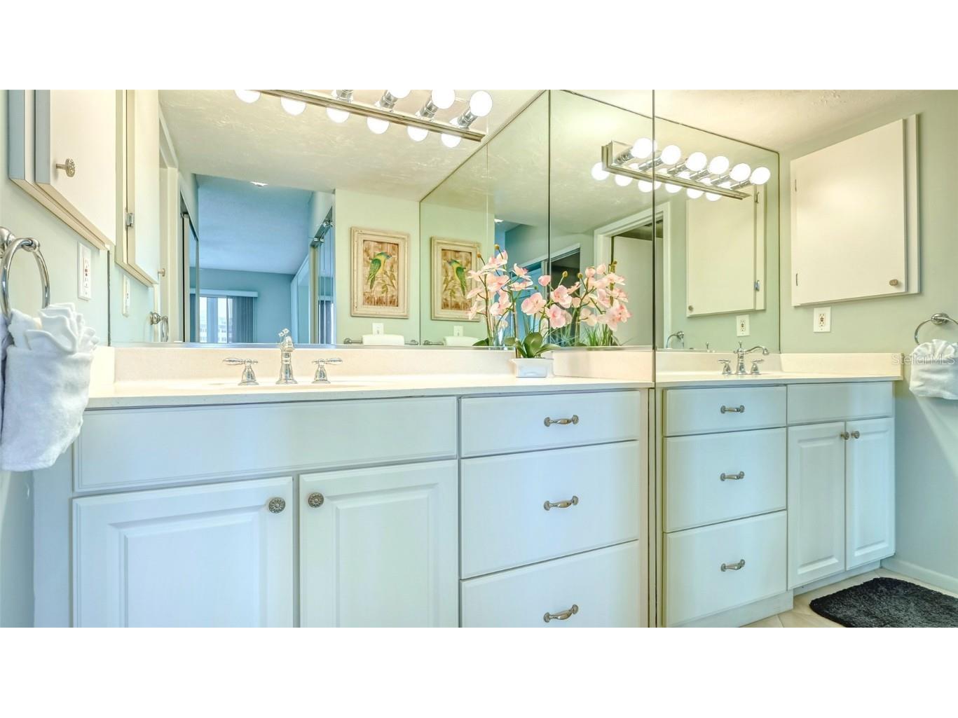 1200 E Peppertree Lane #305 Sarasota FL 34242 A4639567 image24