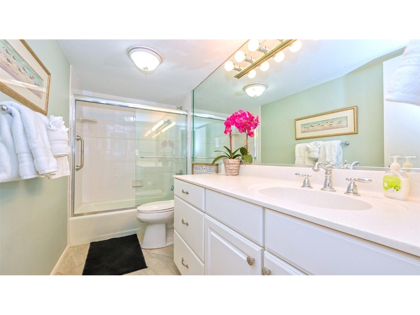 1200 E Peppertree Lane #305 Sarasota FL 34242 A4639567 image28