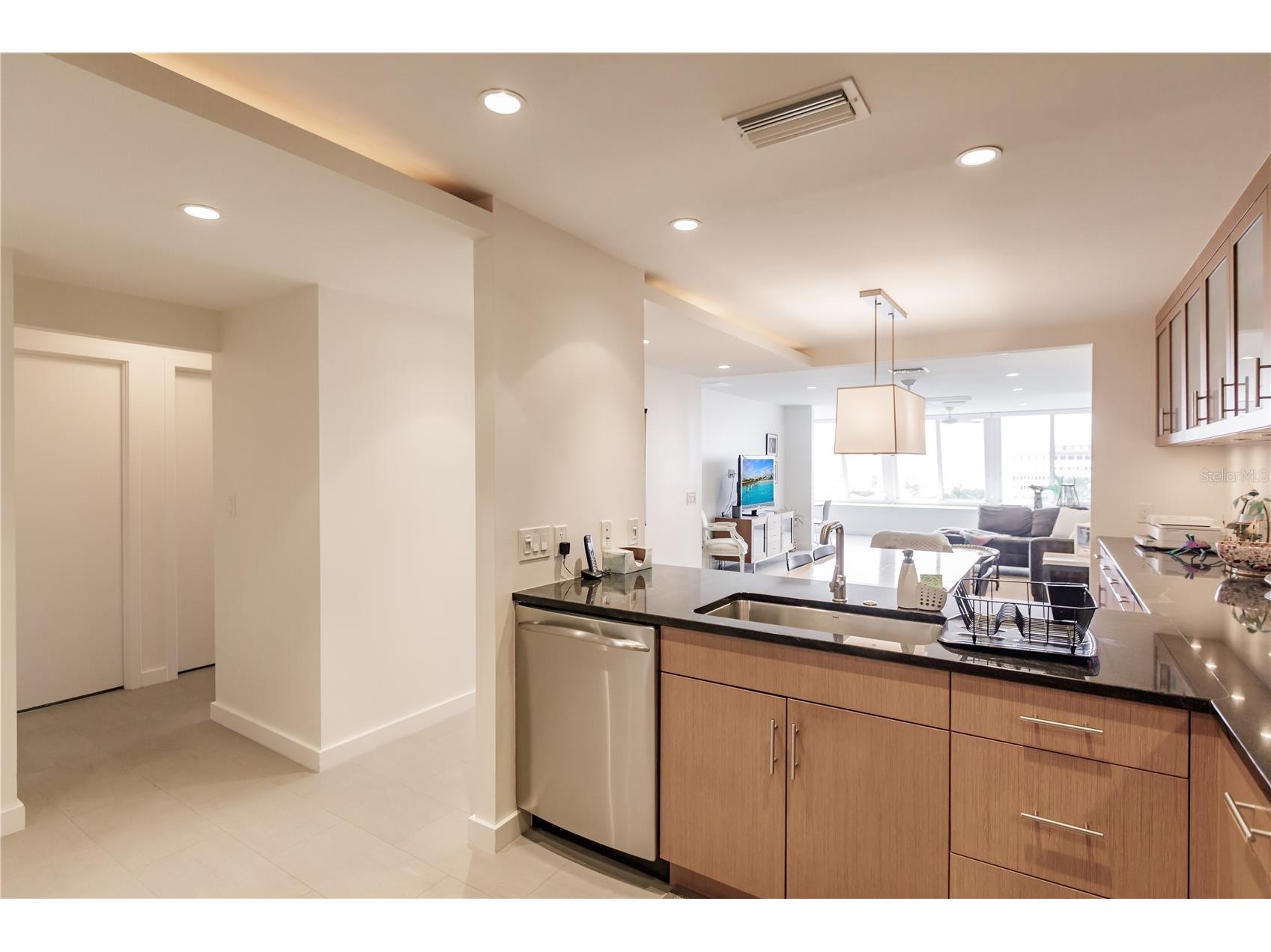 1200 E Peppertree Lane #402 Sarasota FL 34242 TB8470480 image5