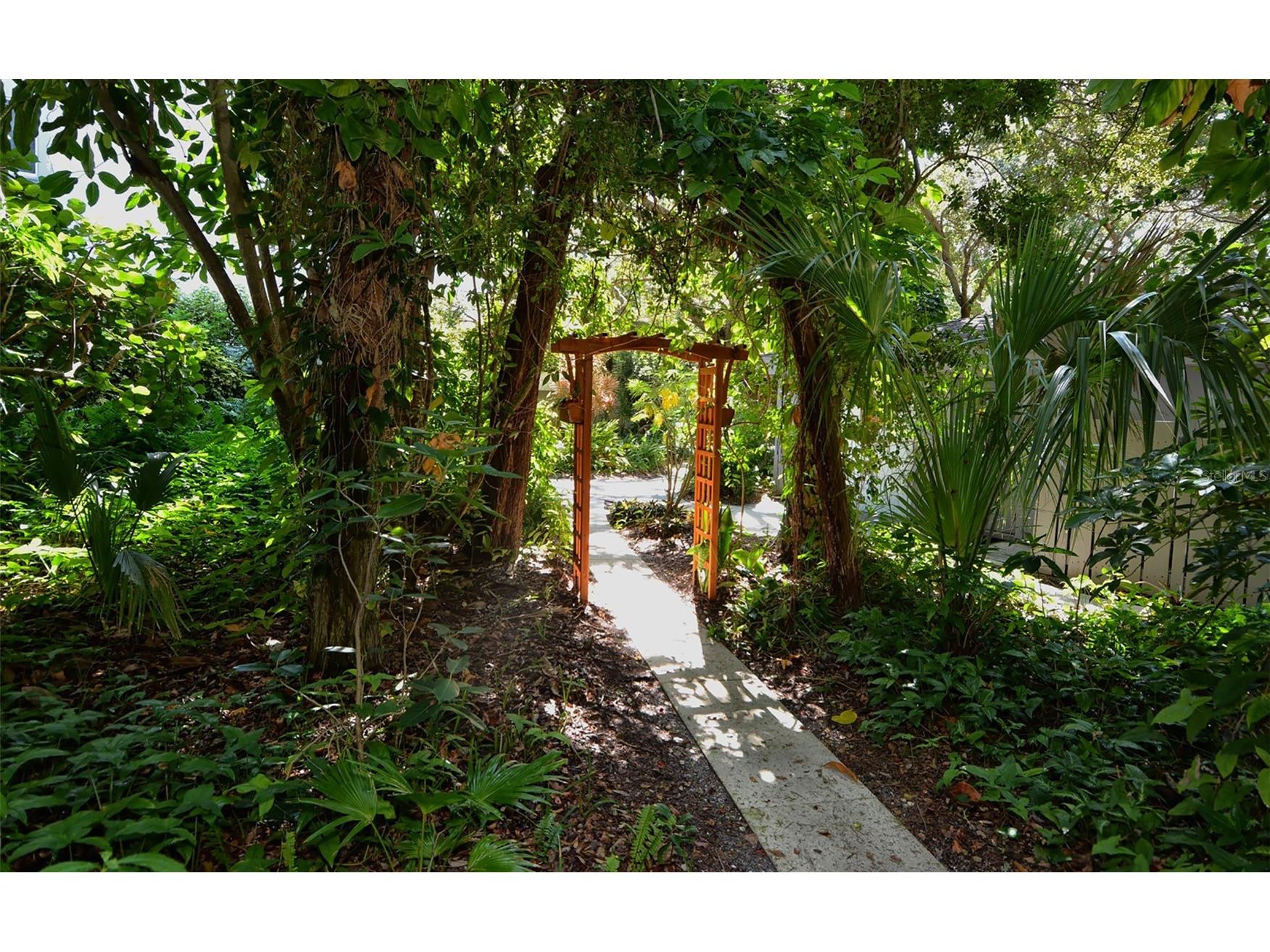 1200 East Peppertree Lane #302 Sarasota FL 34242 A4685295 image29