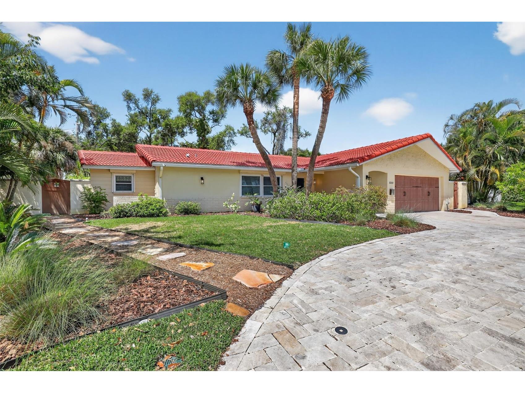 1200 Eden Isle Boulevard NE Saint Petersburg FL 33704 TB8493997 image1
