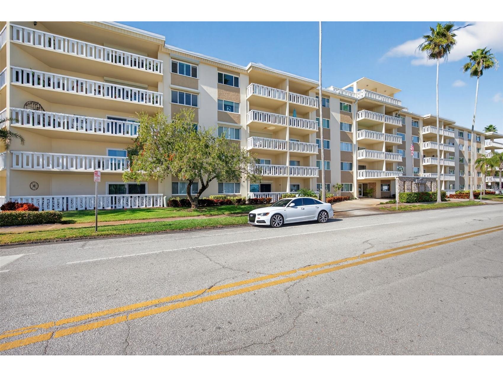 1200 N Shore Drive NE #201 FURNISHED Saint Petersburg FL 33701 TB8463278 image1