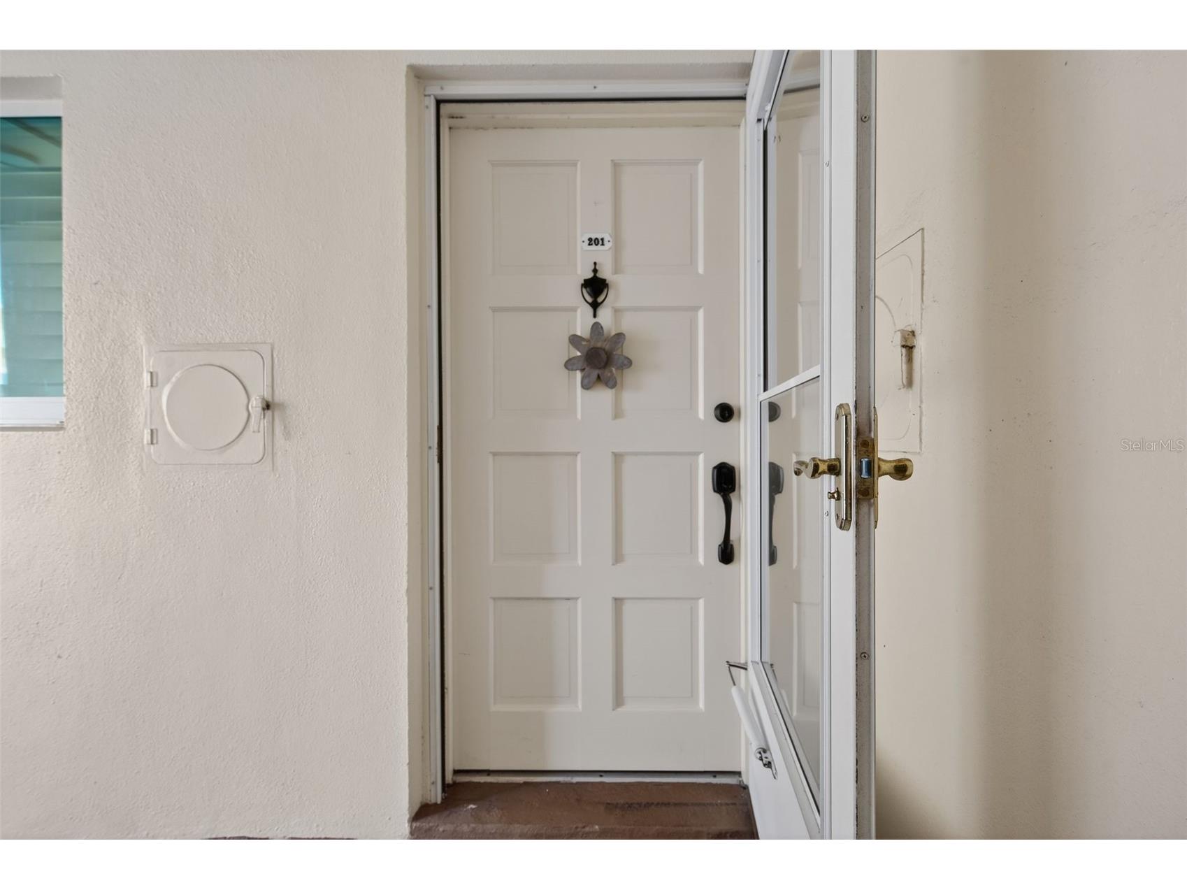 1200 N Shore Drive NE #201 FURNISHED Saint Petersburg FL 33701 TB8463278 image2