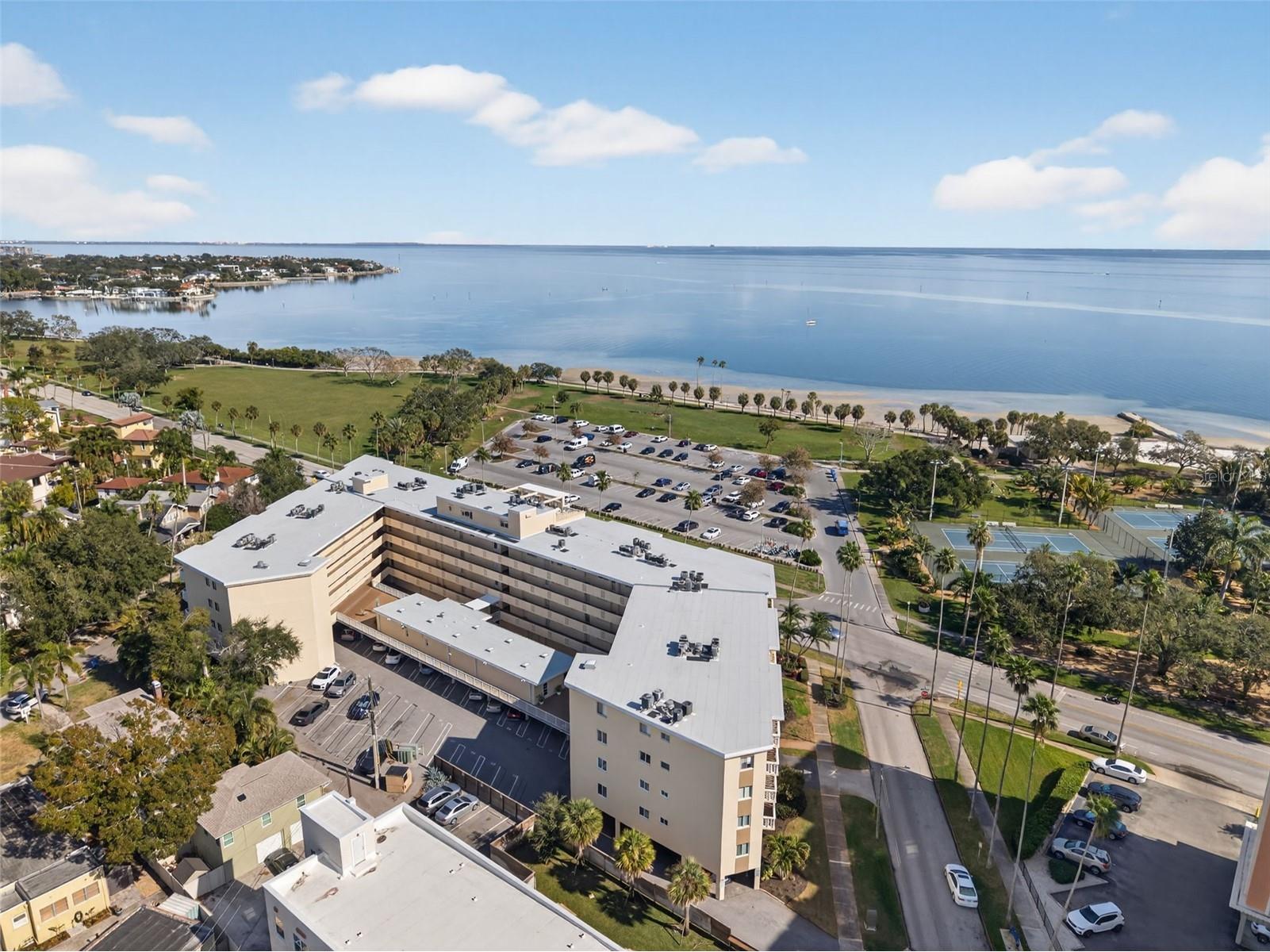 1200 N Shore Drive NE #201 FURNISHED Saint Petersburg FL 33701 TB8463278 image3