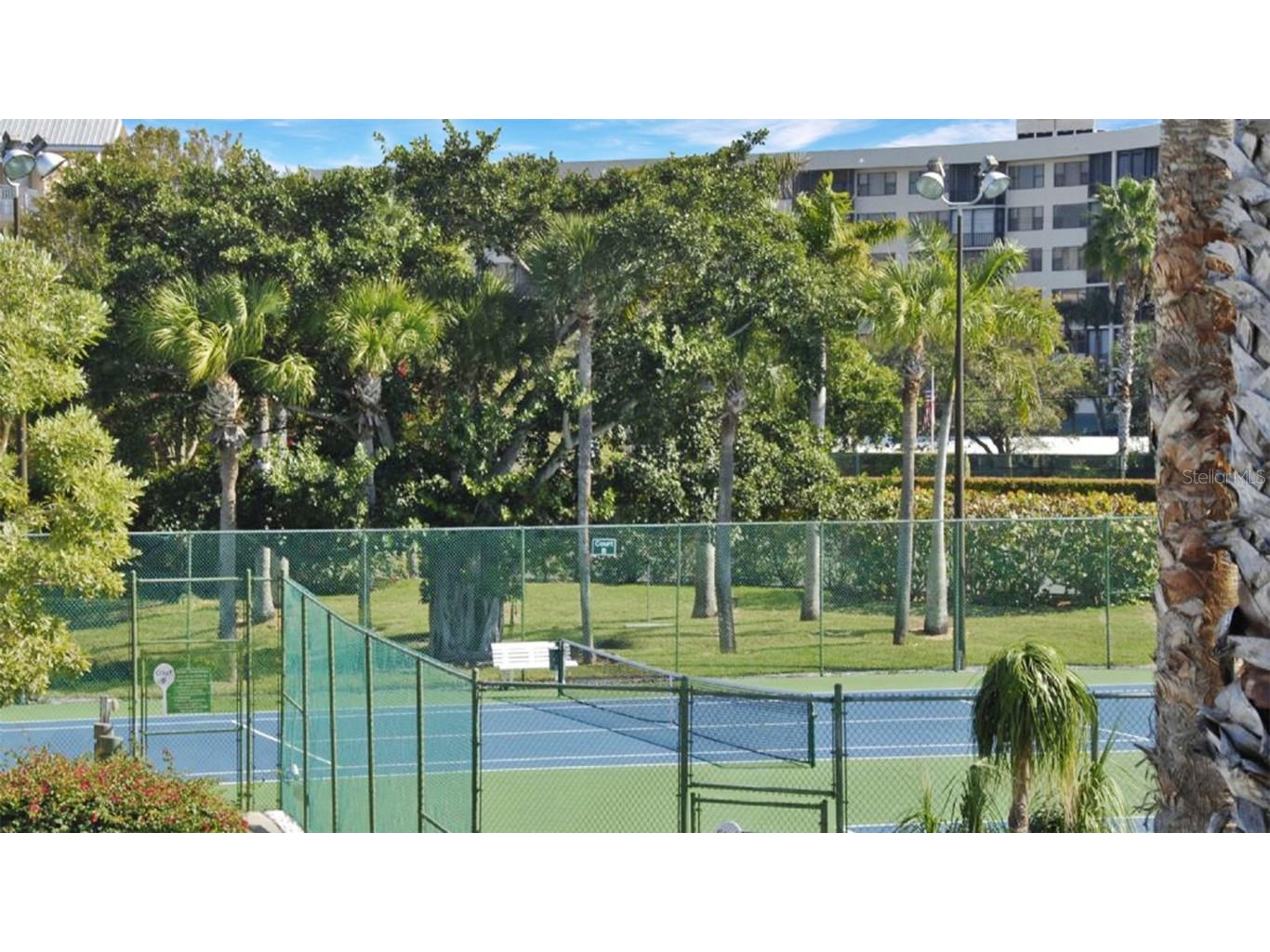 1200 Siesta Bayside Drive #1200-G Sarasota FL 34242 A4588718 image3