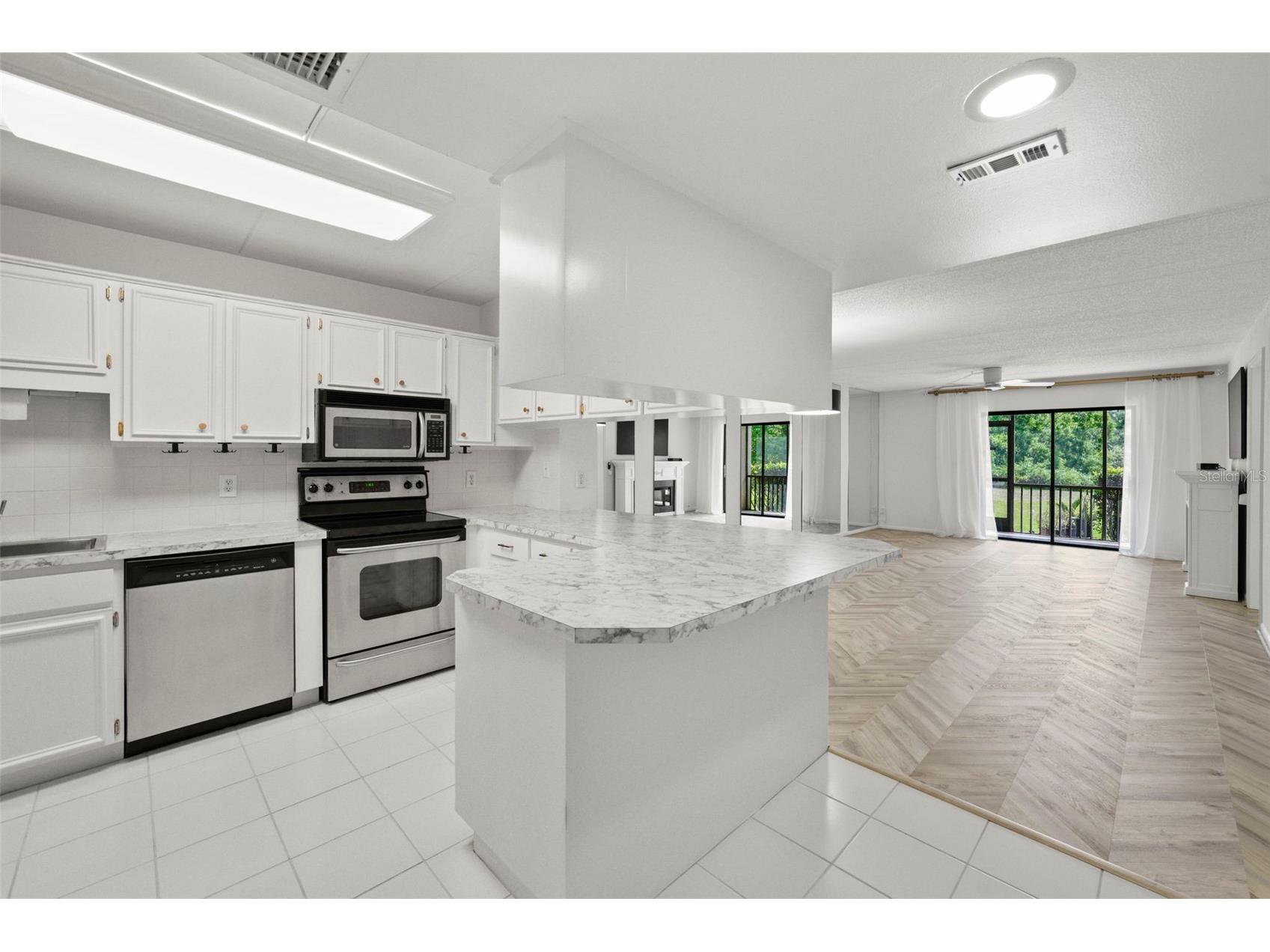 1200 Tarpon Woods Boulevard #Q4 Palm Harbor FL 34685 W7886494 image4