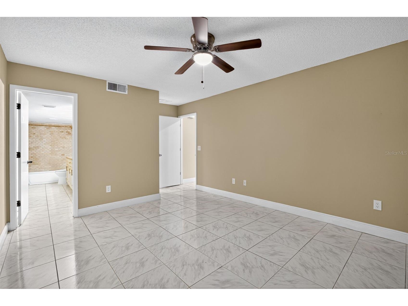 12004 W Pond Way Tampa FL 33635 TB8429745 image19