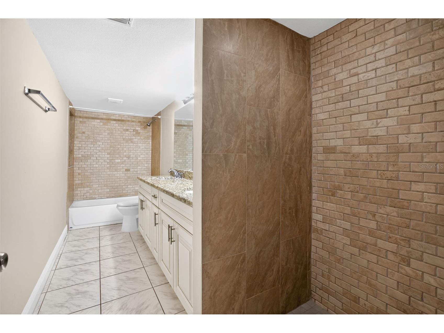 12004 W Pond Way Tampa FL 33635 TB8429745 image24