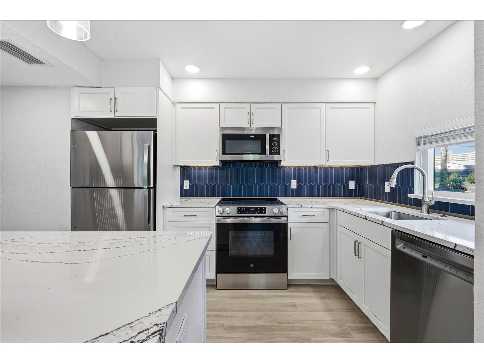 1201 E Peppertree Drive #234 Sarasota FL 34242 A4679932 image5