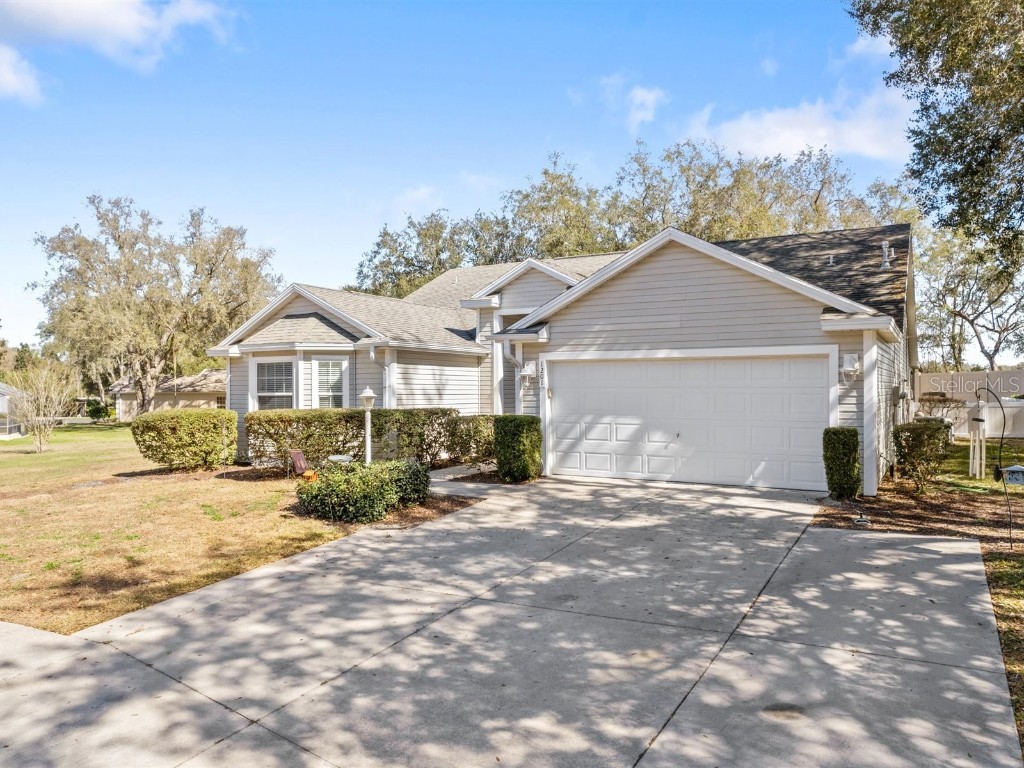 1201 Laurel Oak Lane Lady Lake FL 32159 OM653331 image1