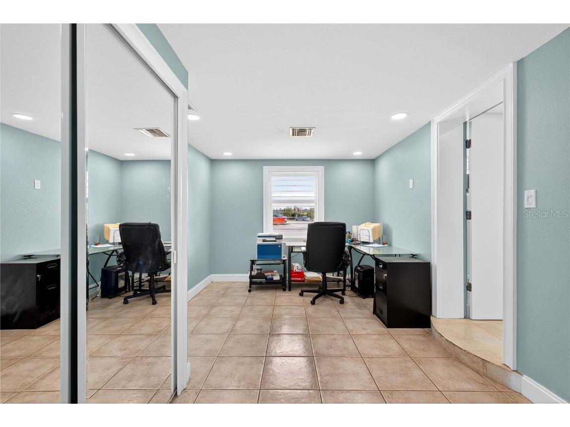 1201 Tyrone Boulevard N Saint Petersburg FL 33710 TB8436647 image24