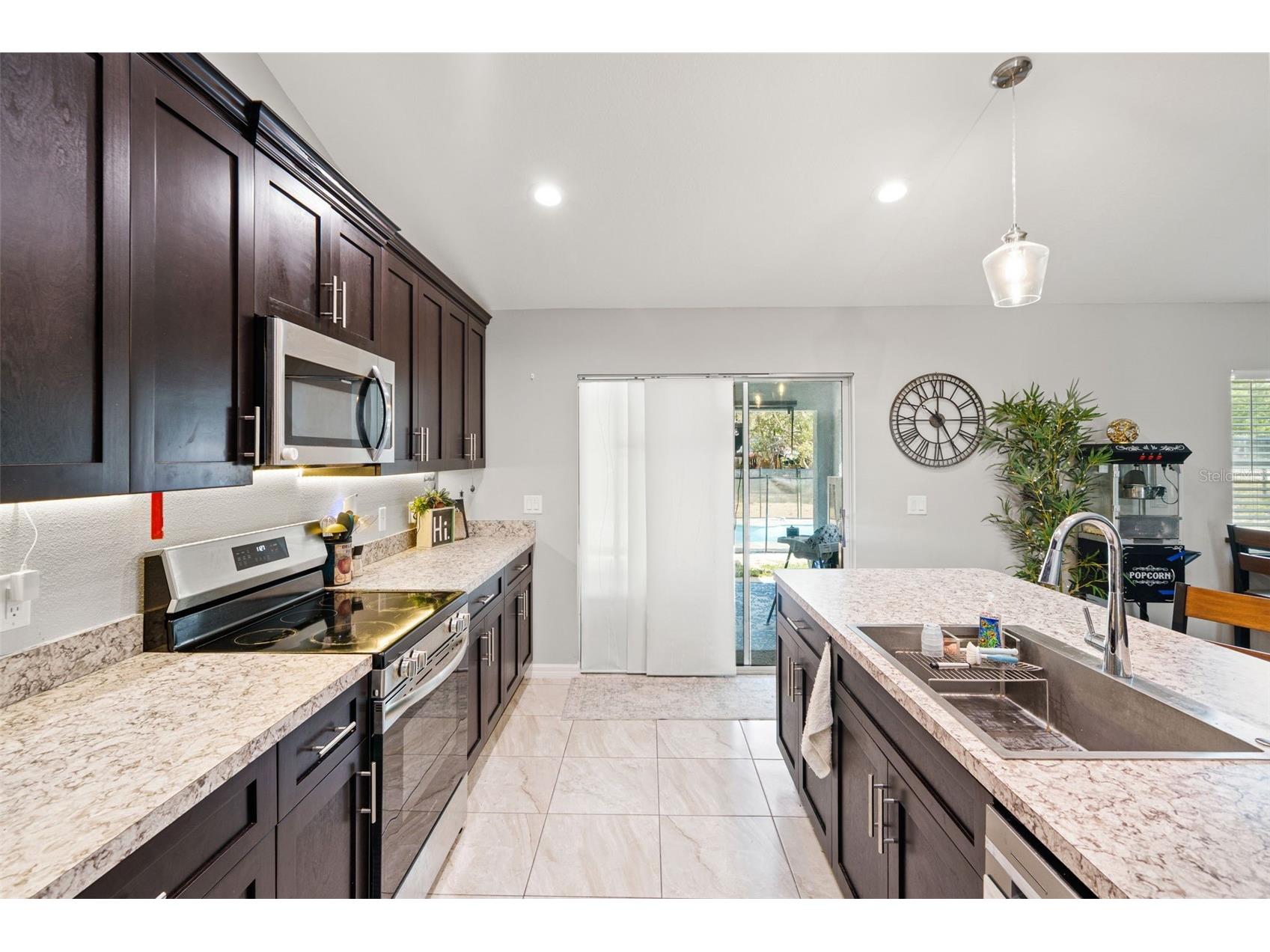 12015 Phoenix Avenue Weeki Wachee FL 34614 TB8495141 image10