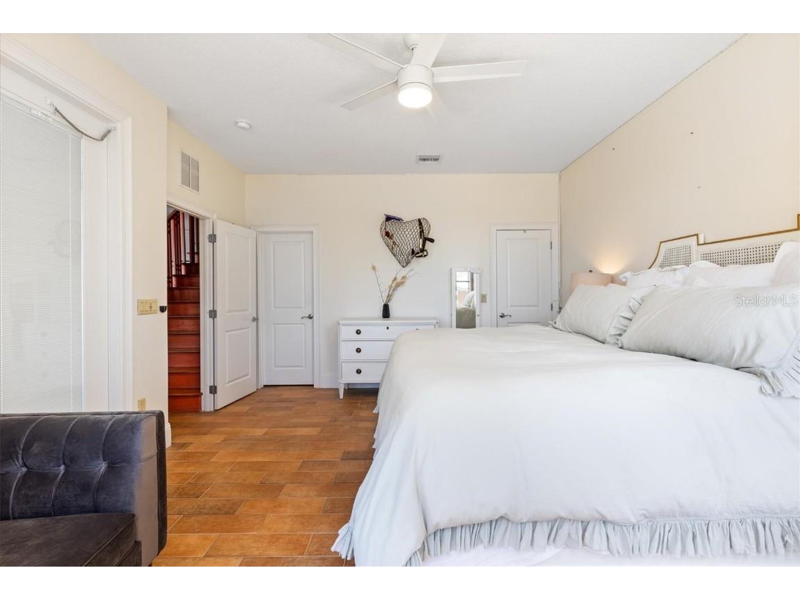 1202 Johns Cove Lane, Oakland, FL, 34787 MLS O6217356 Edina Realty