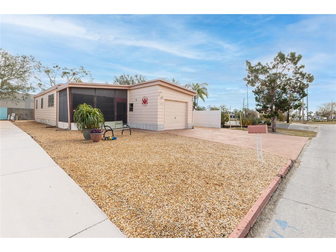 12022 Longhorn Drive Hudson FL 34667 W7871153 image1