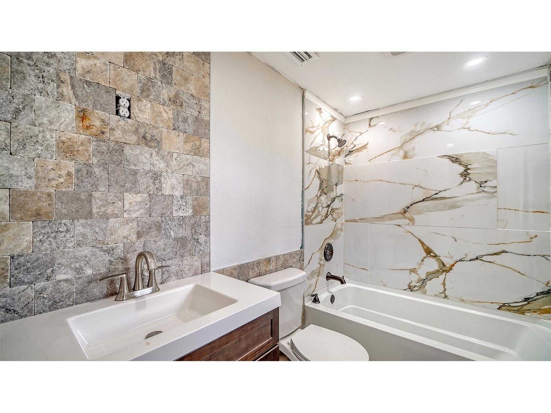 1203 Pineland Avenue Venice FL 34285 A4679605 image16