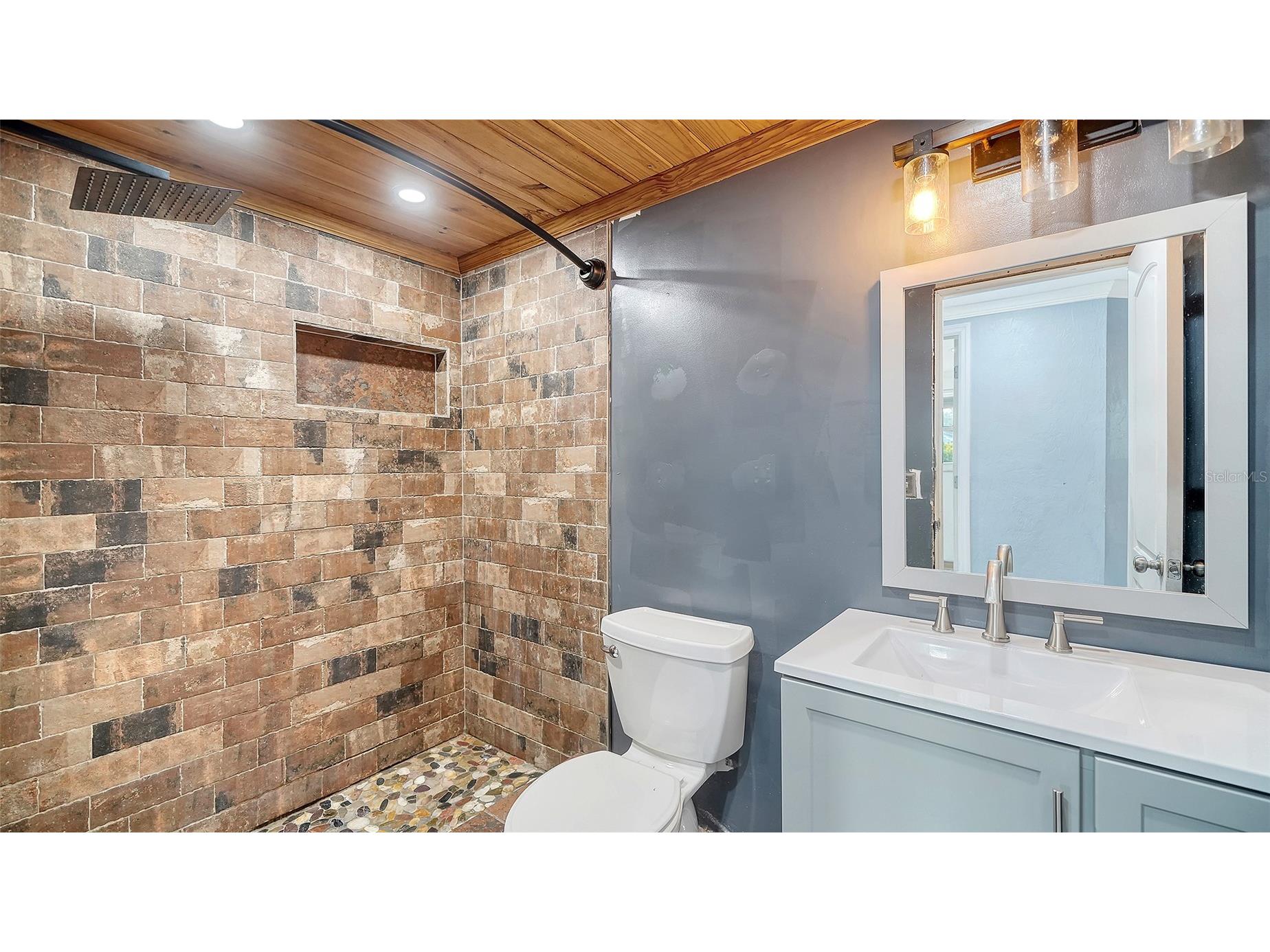 1203 Pineland Avenue Venice FL 34285 A4679605 image18