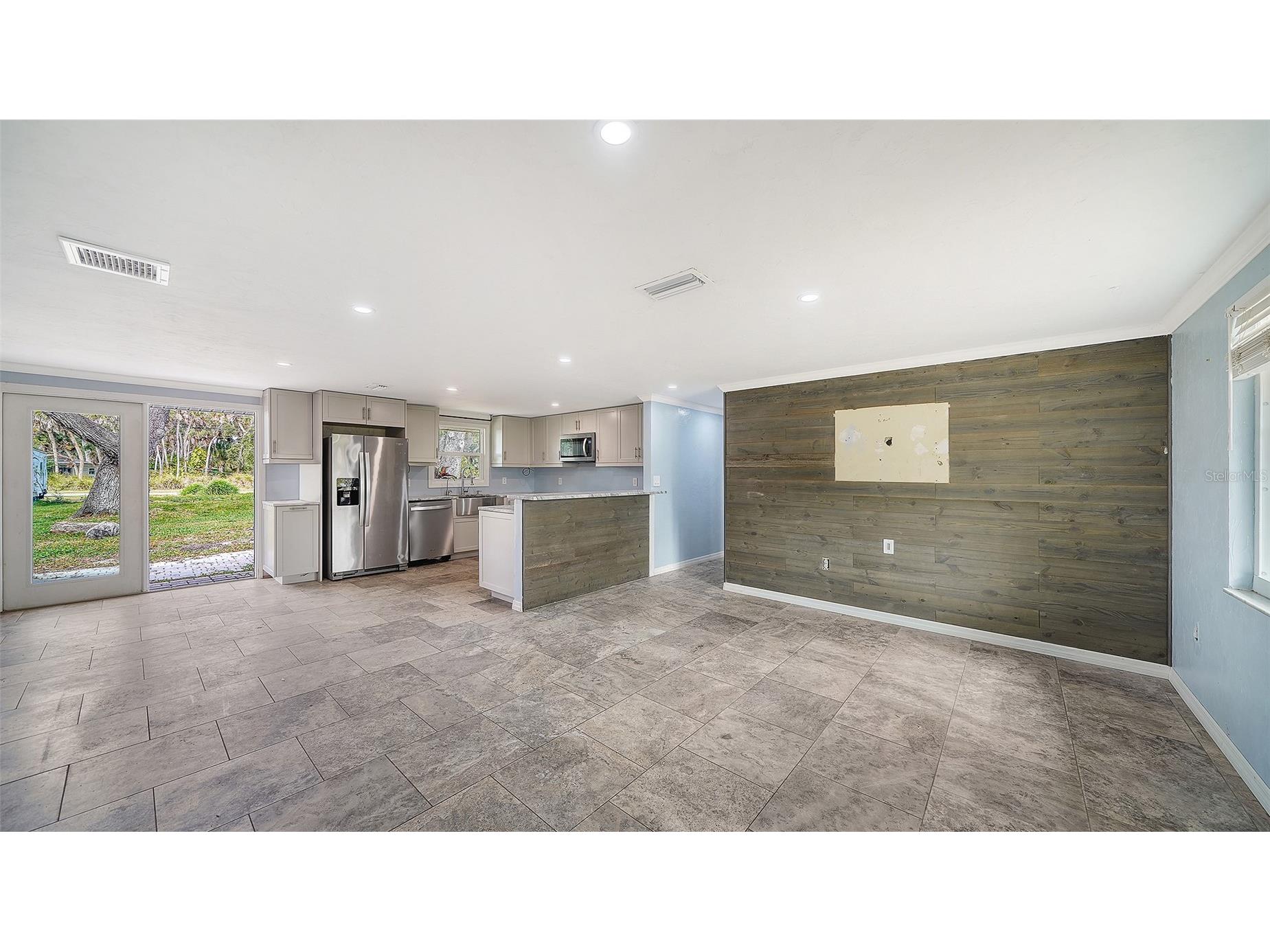 1203 Pineland Avenue Venice FL 34285 A4679605 image3