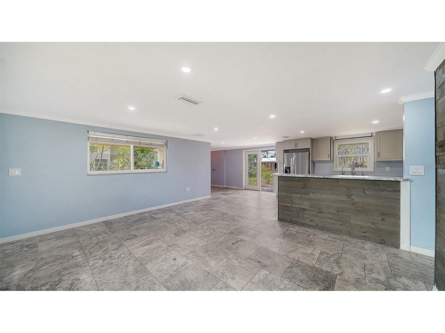 1203 Pineland Avenue Venice FL 34285 A4679605 image4