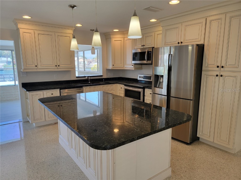 12035 6th Street E Treasure Island FL 33706 U8203842 image13