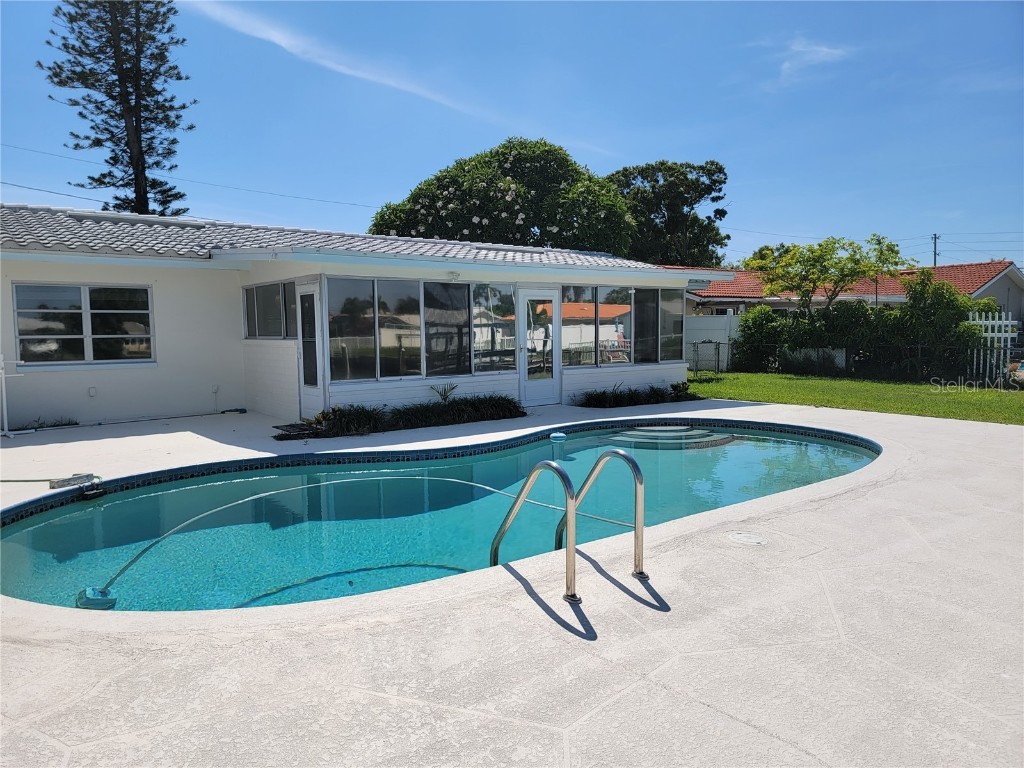 12035 6th Street E Treasure Island FL 33706 U8203842 image19