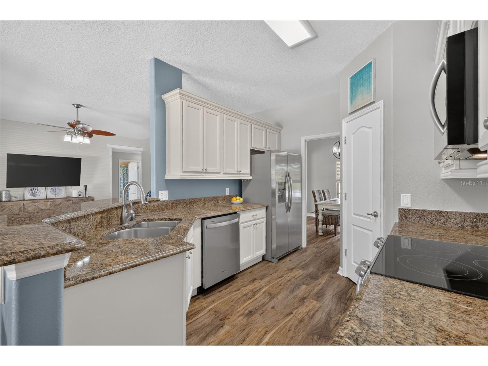 12037 Eagle Point Ct Leesburg FL 34788 - CANAL TO LAKE EUSTIS G5114280 image17