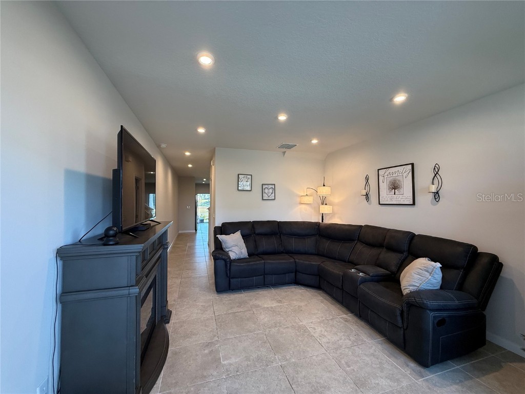 1204 Port Blue Way Lady Lake FL 32159 G5104903 image2