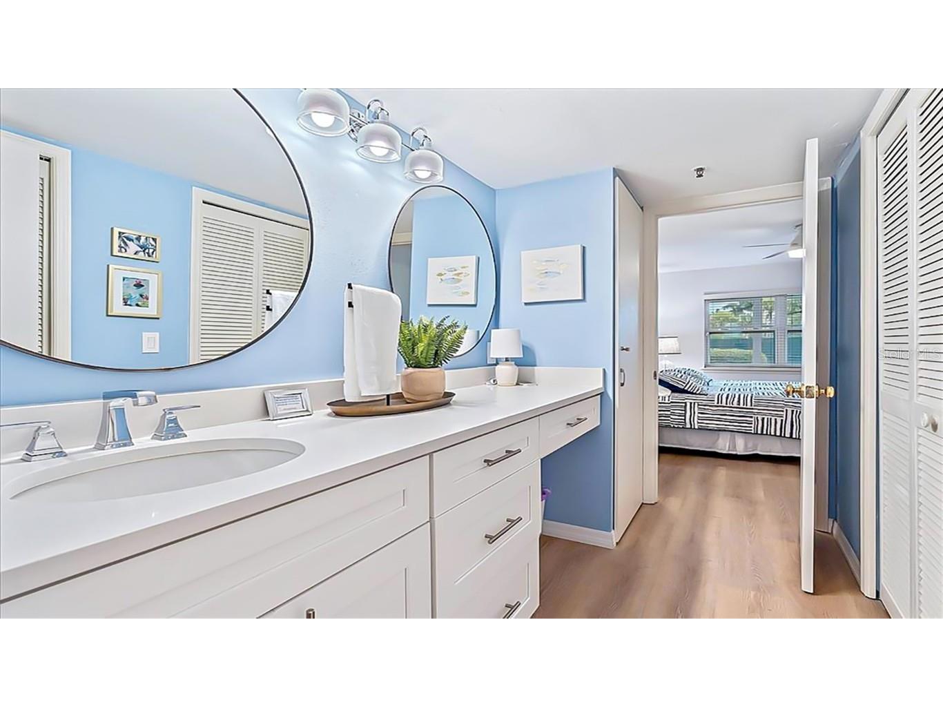 1204 Siesta Bayside Drive #1204-D Sarasota FL 34242 A4589559 image13