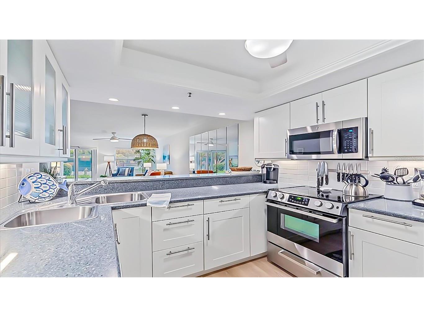 1204 Siesta Bayside Drive #1204-D Sarasota FL 34242 A4589559 image3