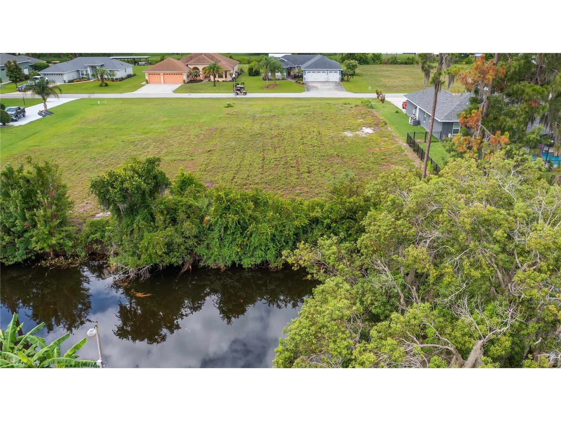 12045 Eagle Point Court Leesburg FL 34788 - CANAL FRONT TO LAKE EUSTIS G5114634 image1