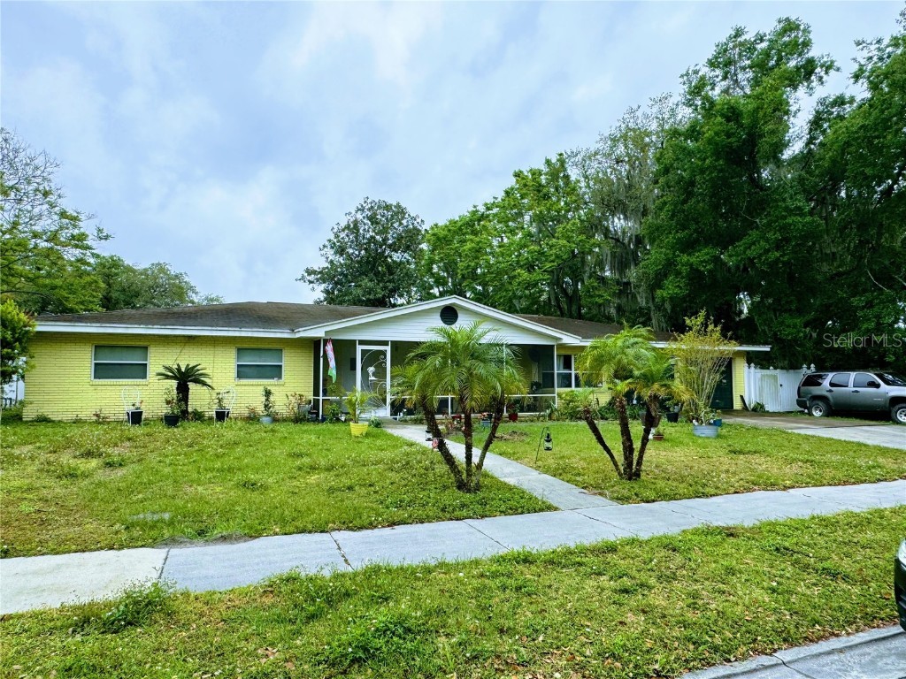 1205 Bonaire Drive Leesburg FL 34748 O6188873 image1