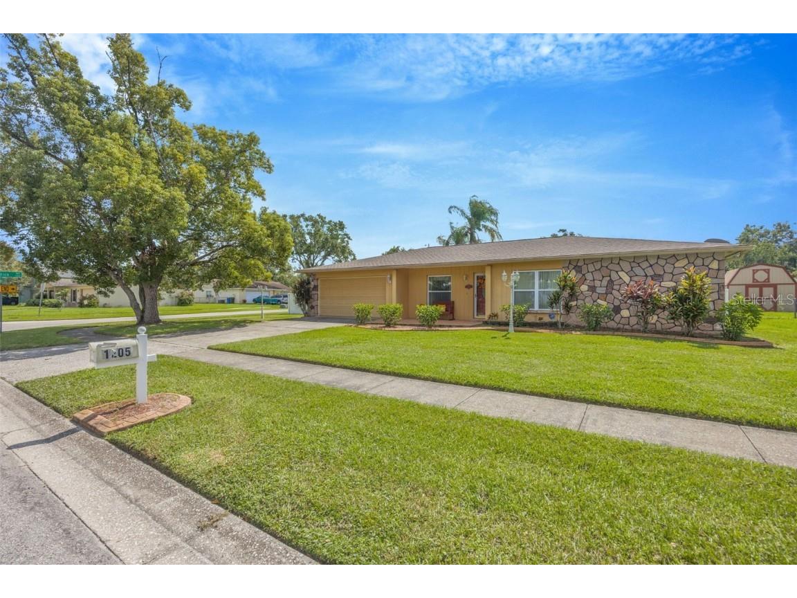 1205 Brandon Lakes Avenue Valrico FL 33594 TB8436195 image1