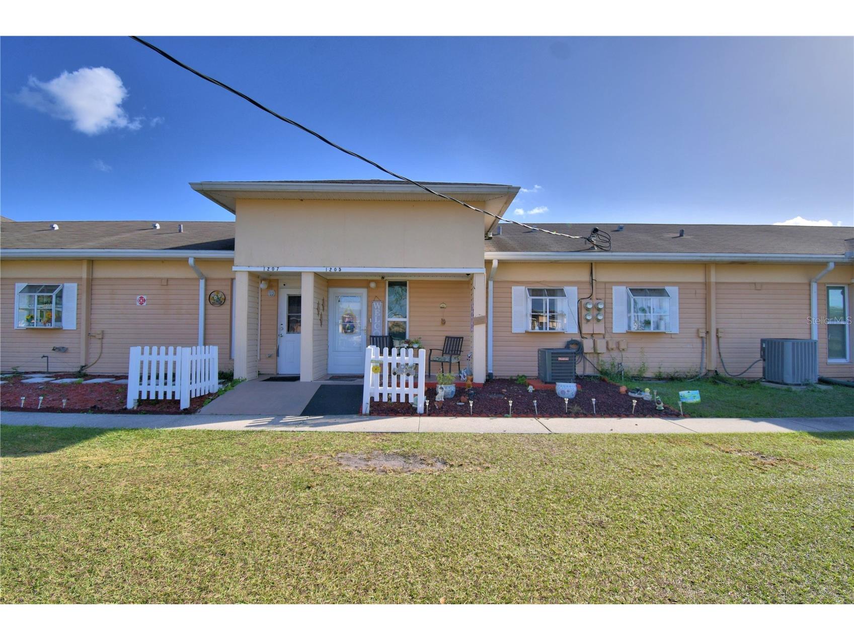 1205 Club Circle Lakeshore FL 33854 L4958082 image1