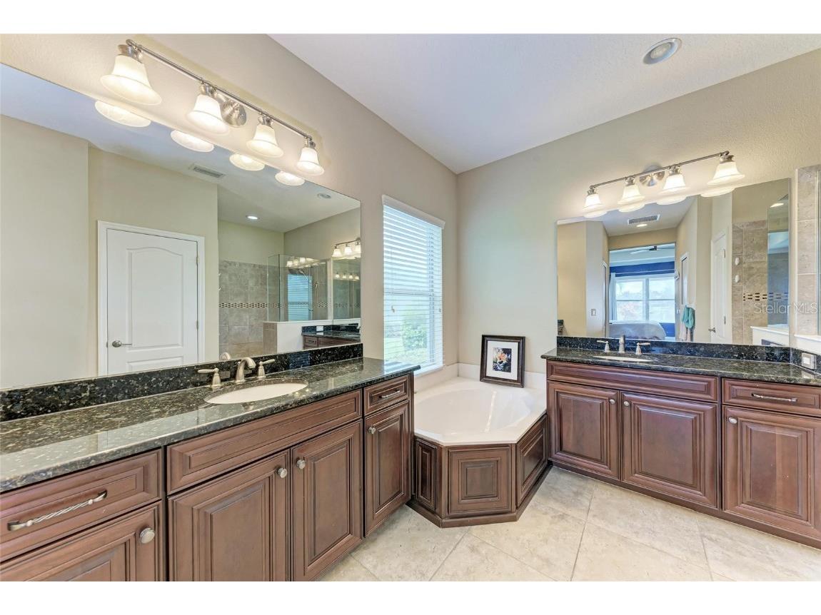 12051 Forest Park Circle Bradenton FL 34211 A4662024 image25