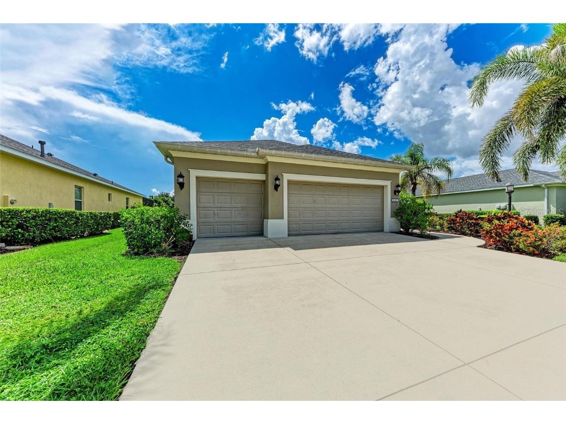 12051 Forest Park Circle Bradenton FL 34211 A4662024 image3