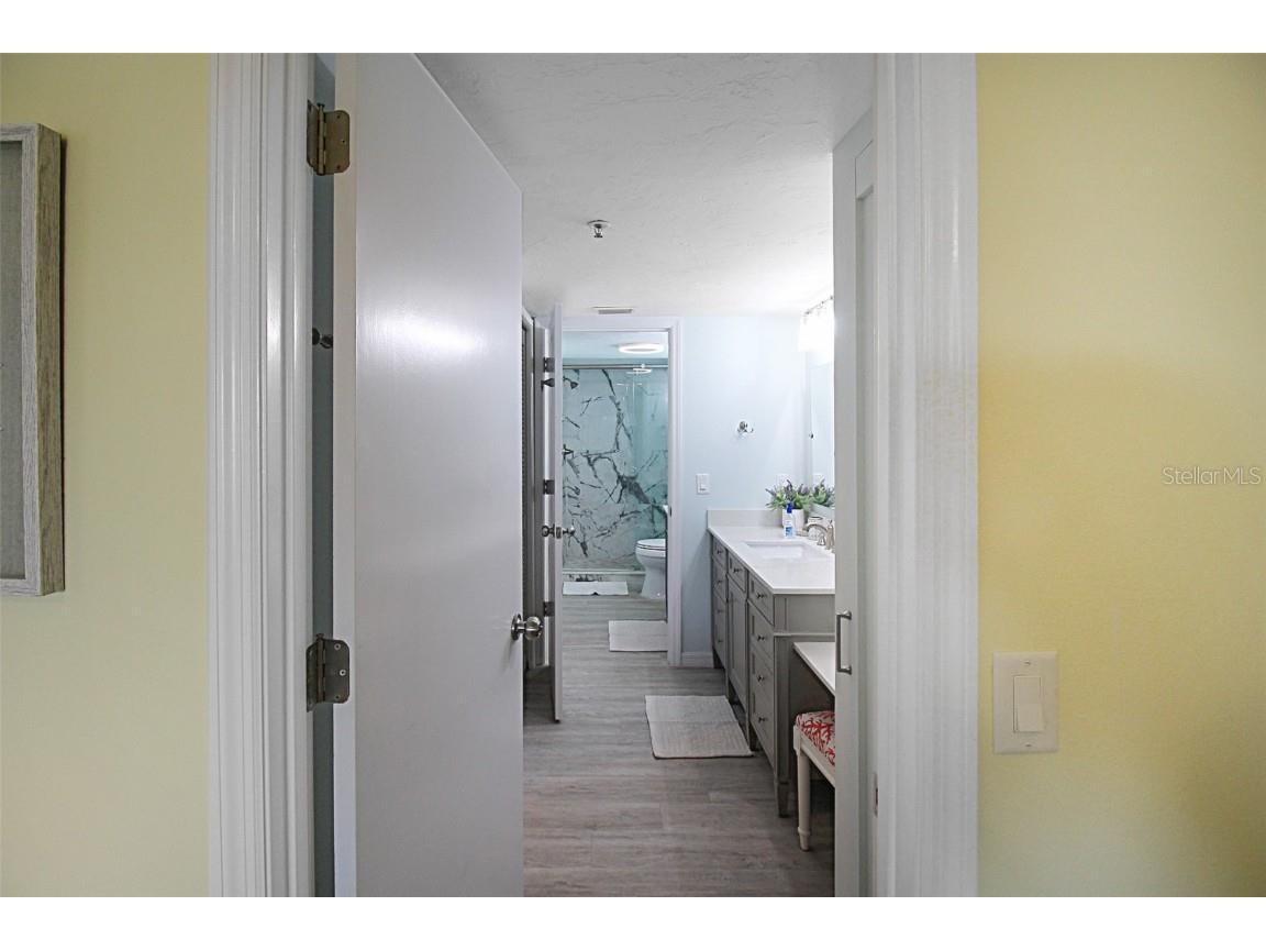 1206 Siesta Bayside Drive #1206B Sarasota FL 34242 A4648978 image30