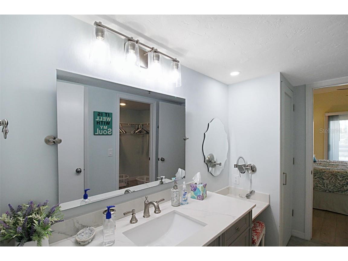 1206 Siesta Bayside Drive #1206B Sarasota FL 34242 A4648978 image33