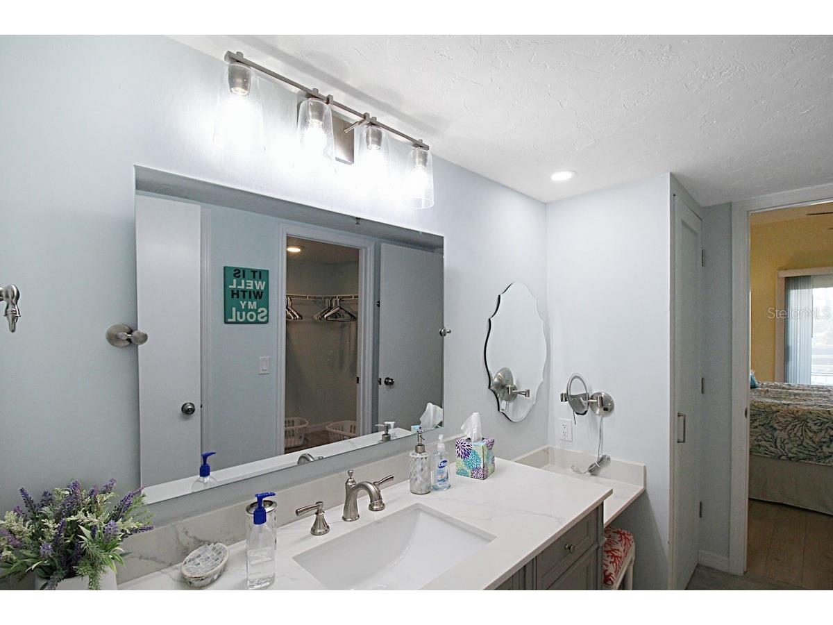 1206 Siesta Bayside Drive #1206B Sarasota FL 34242 A4688574 image8