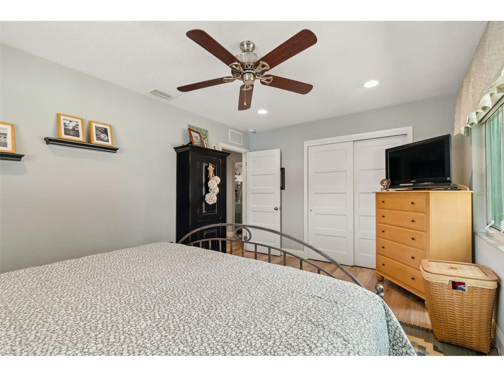 1207 Kapok Circle Clearwater FL 33759 TB8524865 image24