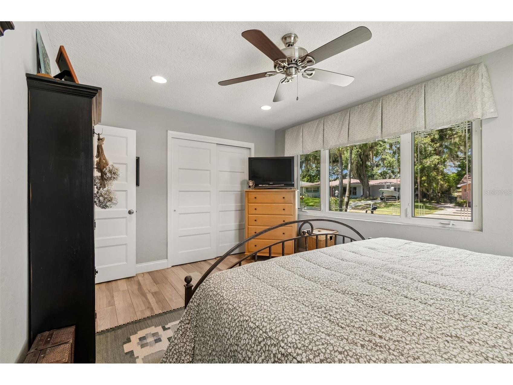 1207 Kapok Circle Clearwater FL 33759 TB8524865 image25