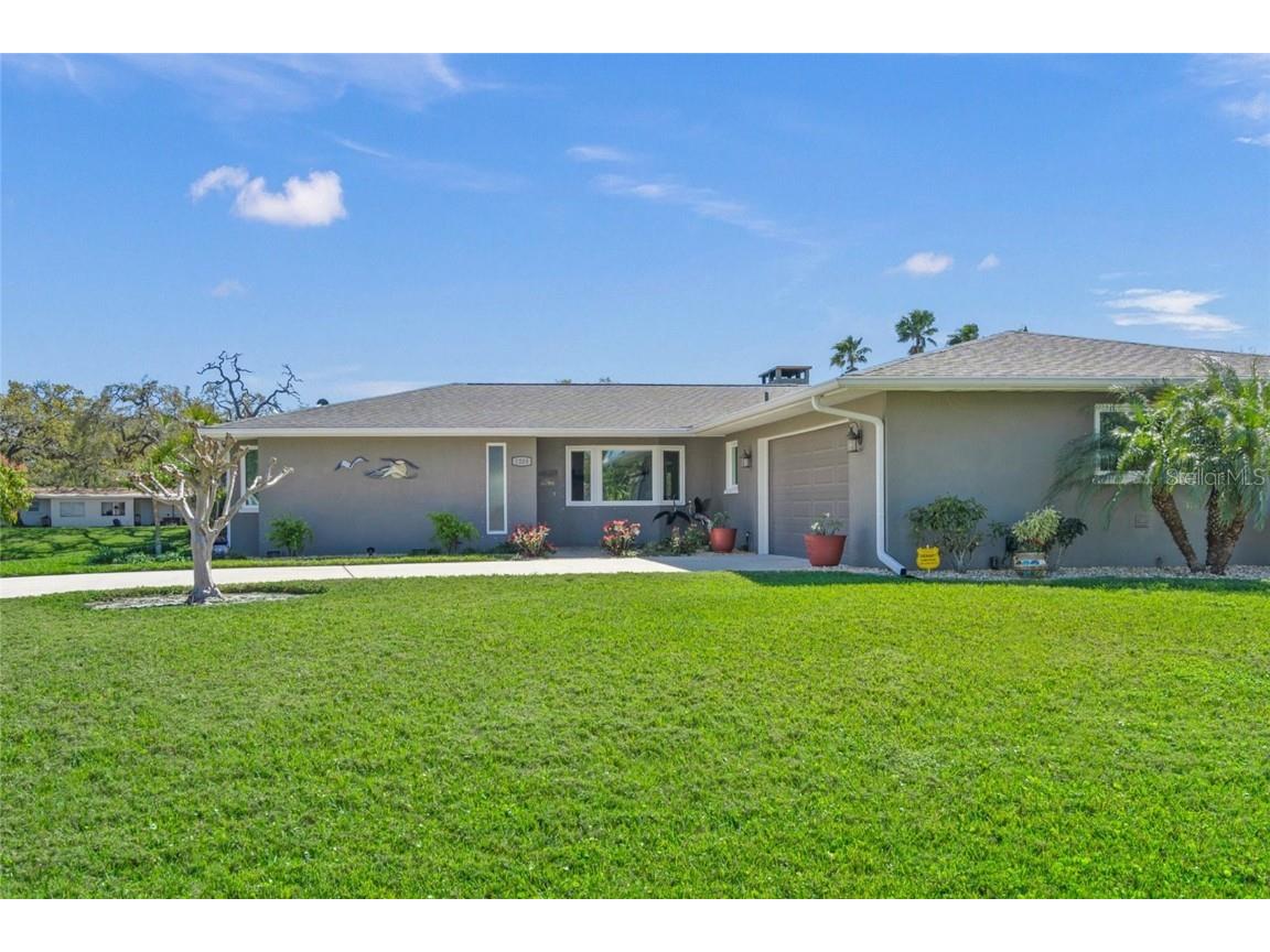 1208 Angela Maria Road Sarasota FL 34243 A4644097 image1