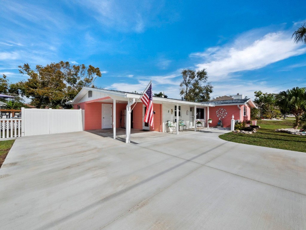 1208 Palmetto Drive Venice FL 34293 A4595434 image1