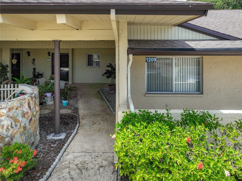 1209 16th Circle SE #1209 Largo FL 33771 L4945509 image1