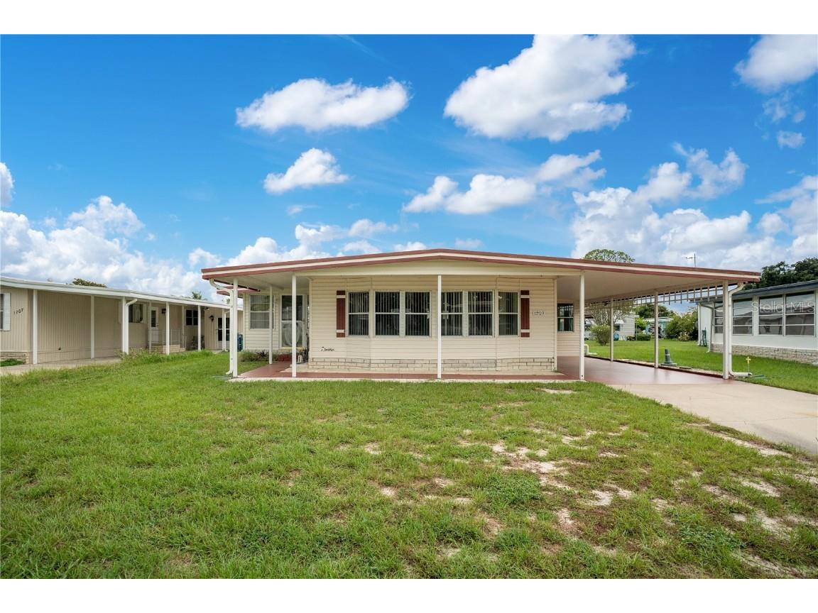 1209 Apache Circle Tavares FL 32778 - Lake Frances O6336951 image1