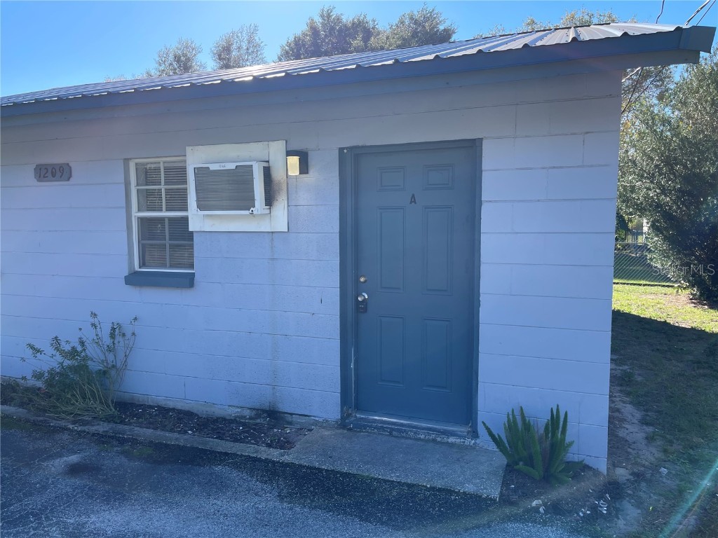 1209 E 122nd Avenue #B Tampa FL 33612 T3492925 image1