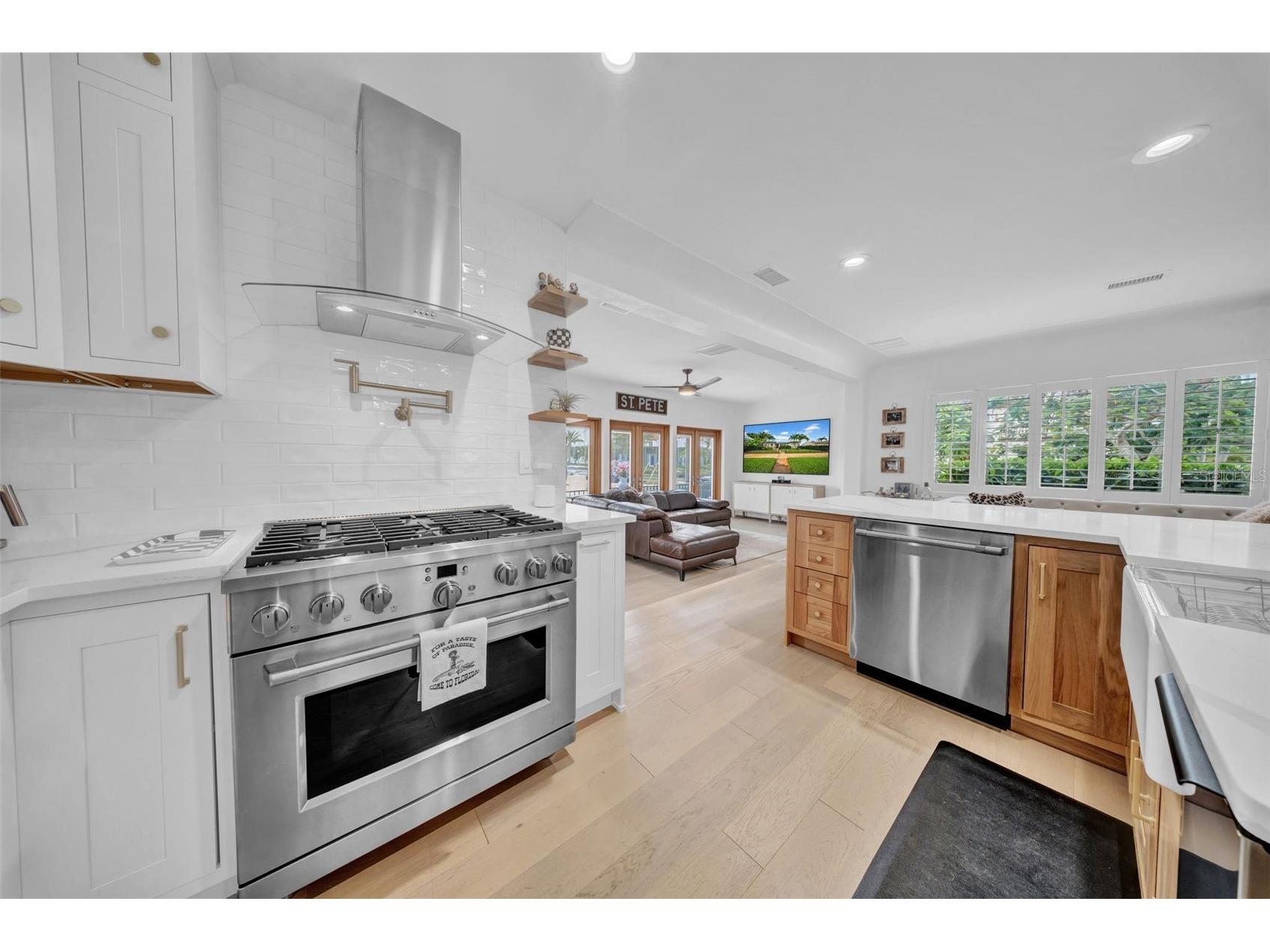 121 28th Avenue NE Saint Petersburg FL 33704 TB8407386 image10