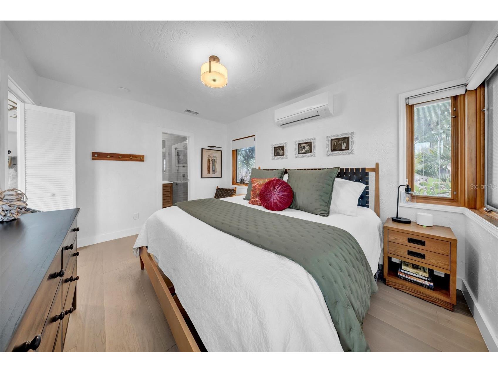 121 28th Avenue NE Saint Petersburg FL 33704 TB8407386 image20