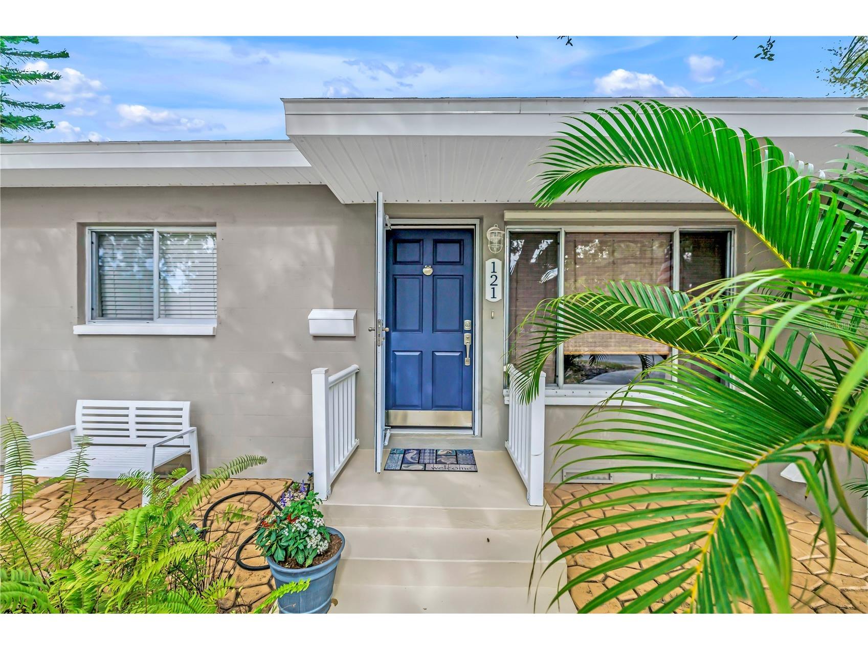 121 43rd Avenue N Saint Petersburg FL 33703 TB8456477 image1