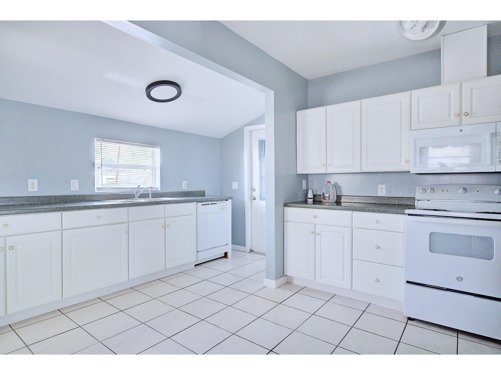 121 Bates Avenue SE Winter Haven FL 33880 OM721475 image9