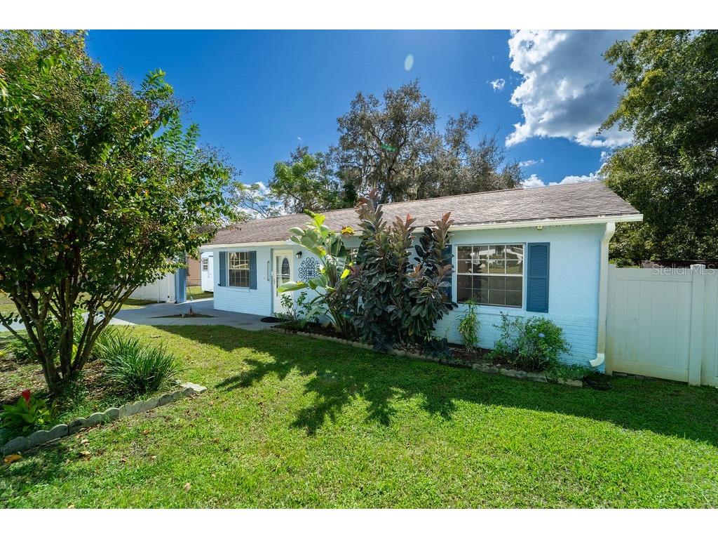 121 Debary Drive Debary FL 32713 V4945659 image1